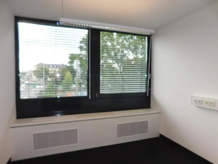 16-Zimmer-Büro in zentraler Lage