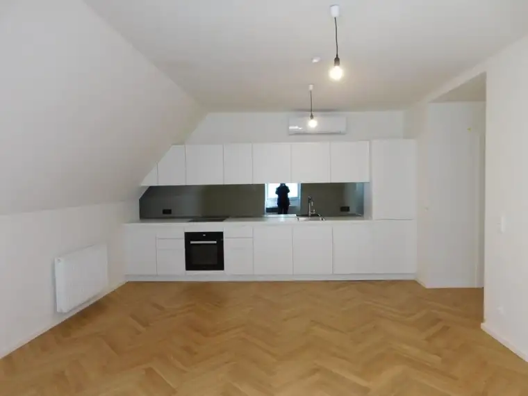 Erstbezug mit 2 Schlafzimmern im Palais