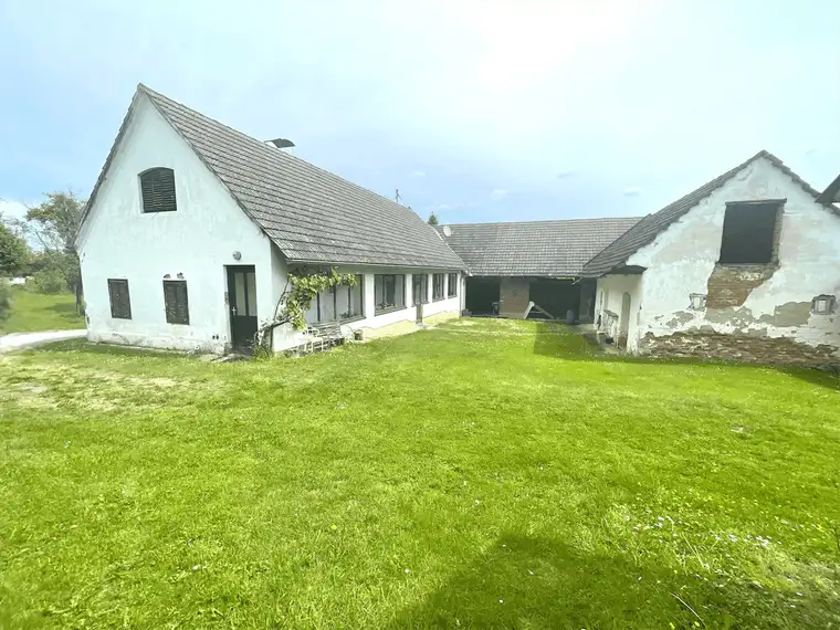 Rustikaler Dreikanthof mit Entwicklungspotenzial in ruhiger Lage