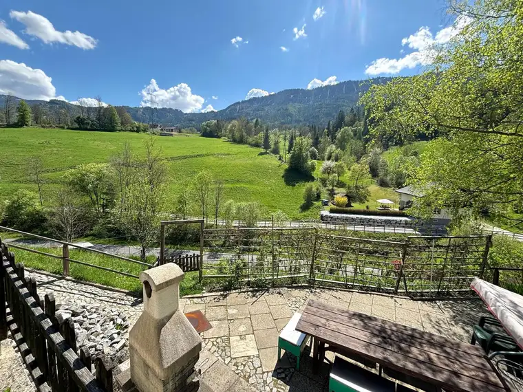Naturverbundenes Haus mit Bergblick ins Grüne und Stalleinrichtung