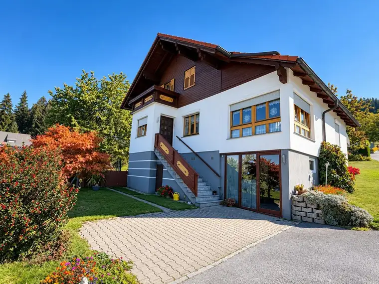  Wohnhaus in Ruhelage mit Platz für die ganze Familie und Weitblick