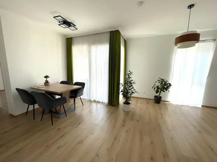 Helle 3-Zimmer-Wohnung mit Balkon und Loggia