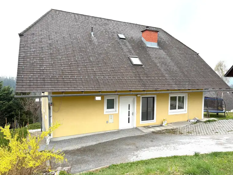 Viel Platz, viele Möglichkeiten – Wohnhaus mit Raum für eigene Ideen 