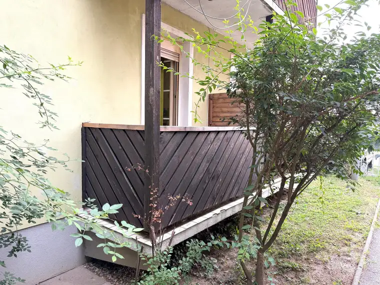 Vermietete Erdgeschosswohnung mit Balkon – attraktive Gelegenheit für Anleger