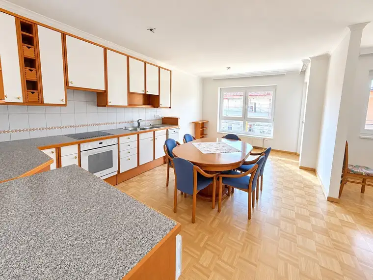 Barrierefreie, großzügige Mietwohnung mit Balkon und Tiefgaragenplatz in Ruhelage