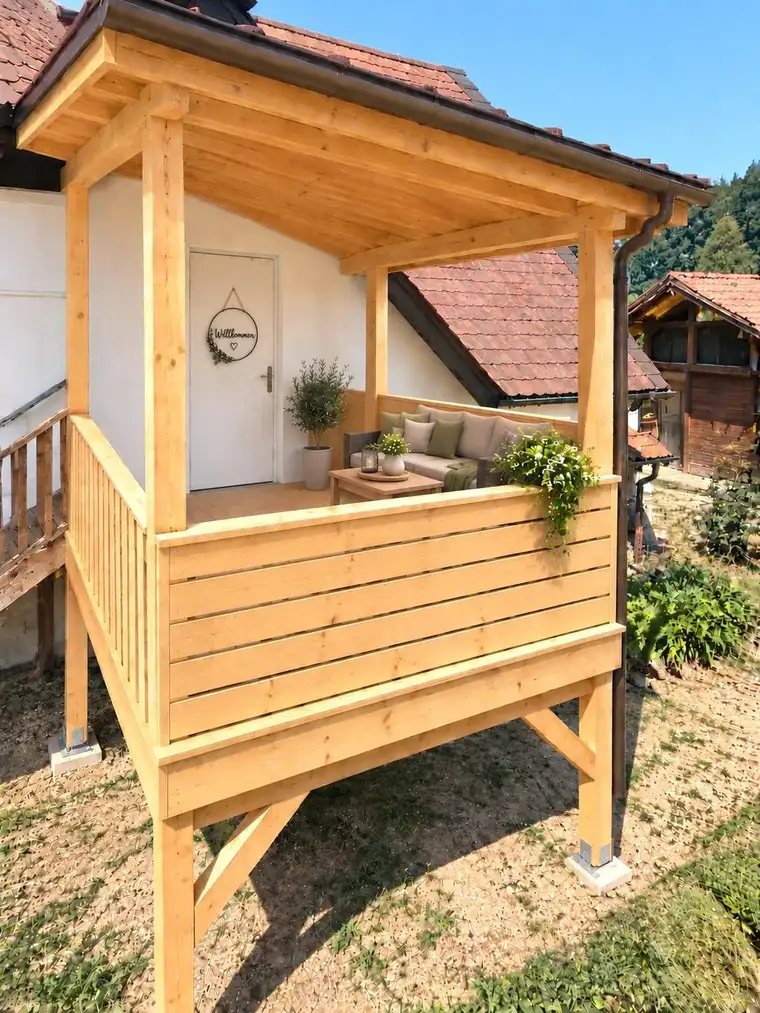 Gemütliche Wohnung mit überdachter Holzterrasse in idyllischer Umgebung in Ruhelage