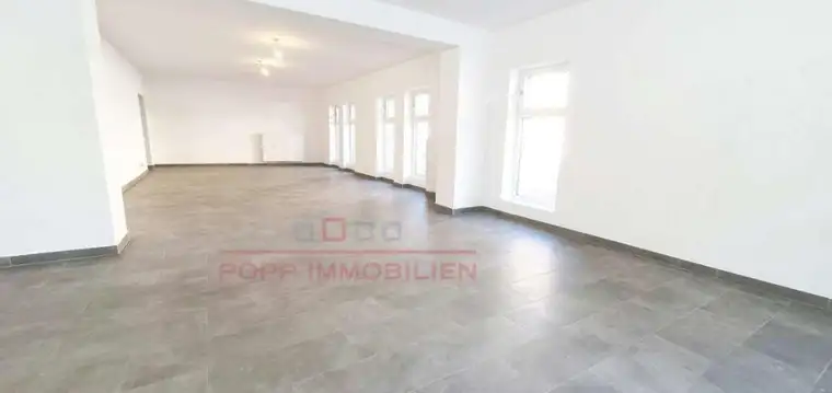 GESCHÄFTSRÄUMLICHKEITEN im UNIVIERTEL mit hoher Frequenz