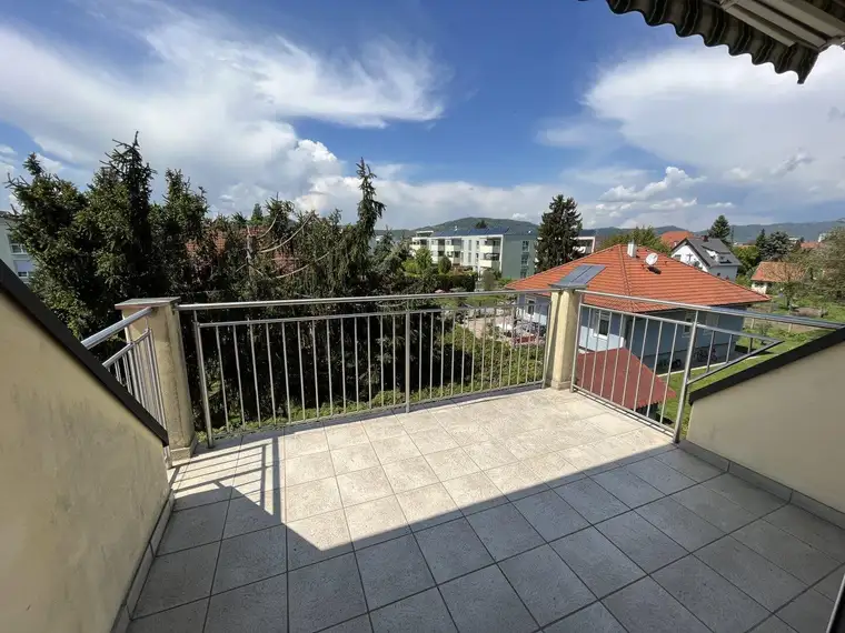 Gemütliche 2-Zimmer-Dachgeschoßwohnung mit Balkon in Graz Puntigam!