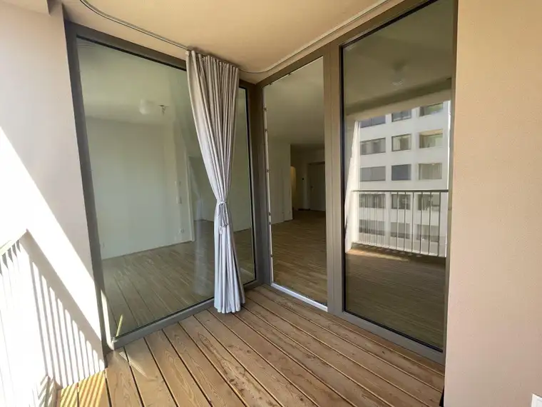 Helle 2-Zimmer-Wohnung mit außergewöhnlichem Grundriss und Loggia in moderner Siedlung mit bester Infrastruktur