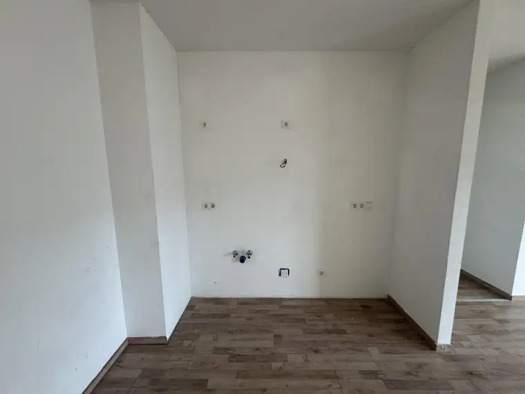 Sehr geräumige 3 Zimmer Genossenschaftswohnung mit Balkon