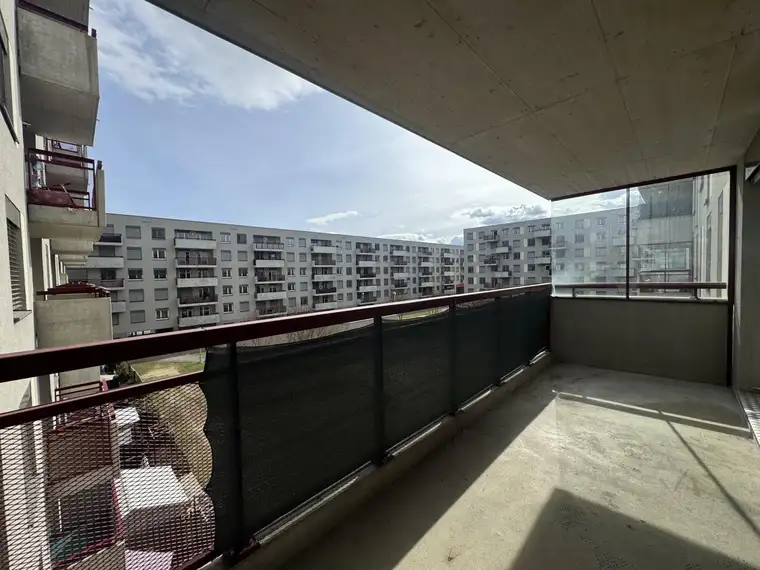 Sehr geräumige 3 Zimmer Genossenschaftswohnung mit Balkon