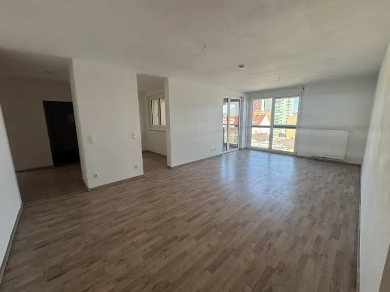 4 Zimmer Wohnung mit Balkon und Loggia! KÜCHE wird noch eingebaut! unbefristeter Mietvertrag