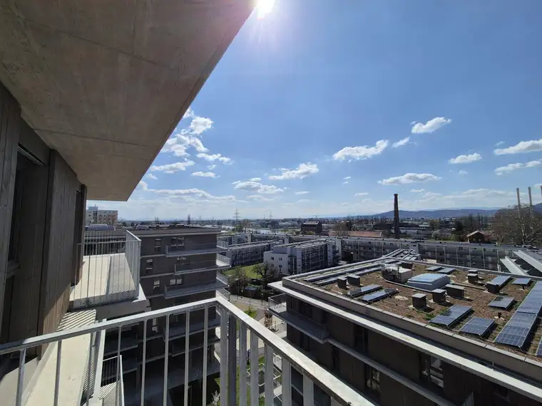 Helle 2 Zimmerwohnung mit Ausblick i m Obersten Stockwerk