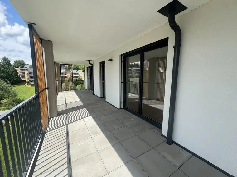 Helle 4-Zimmer-Wohnung mit sehr großer überdachter Terrasse