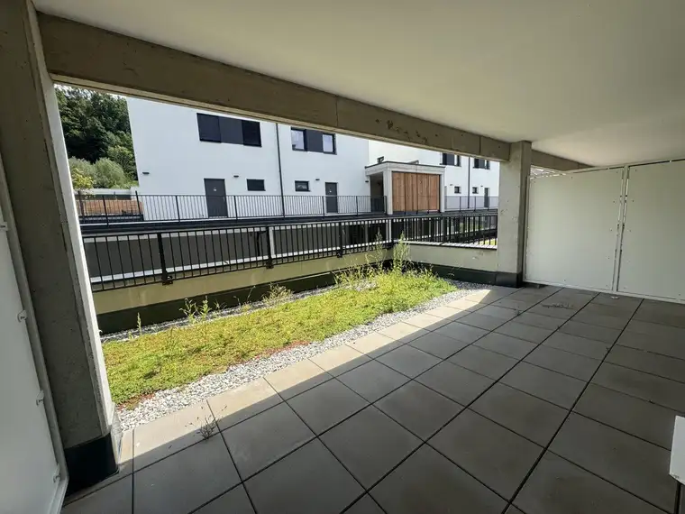 Helle 2-Zimmer-Wohnung mit großem Terrasse und Dachgarten!