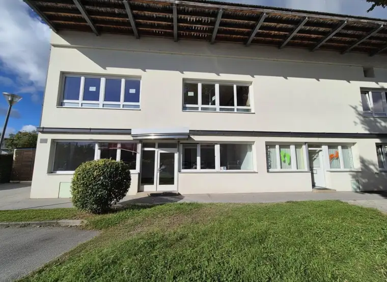 **Zu vermieten** Geschäftslokal mit Parkmöglichkeit!