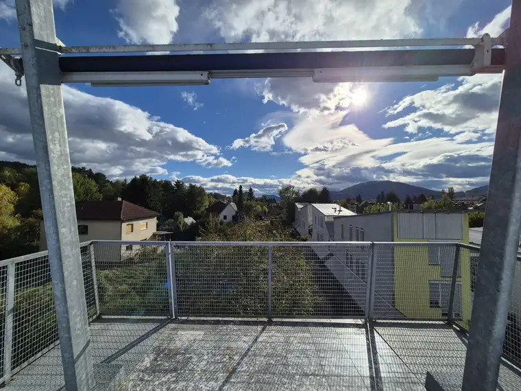 **Frisch renoviert** Traumhaft schöne 3-Zimmer-Wohnung mit separater Küche und sonnigem Balkon!