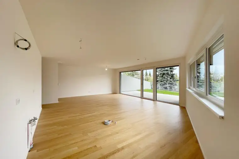 Exklusive 3-Zimmer-Gartenresidenz mit zwei privaten Gartenlandschaften