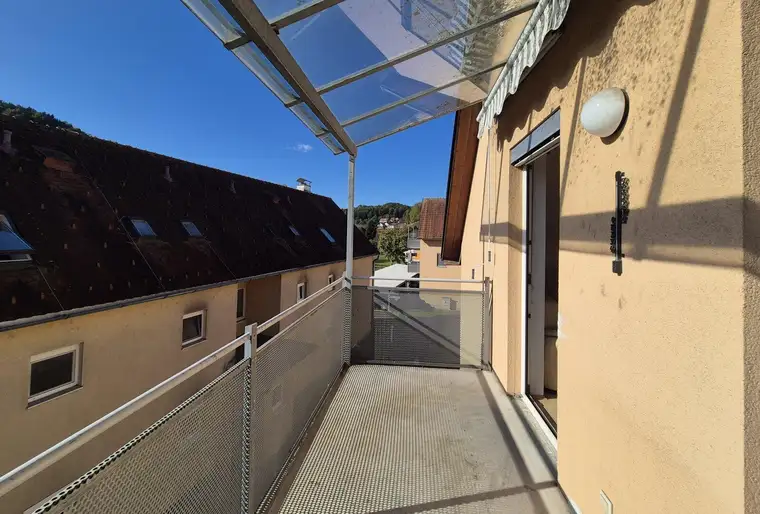 Gemütliche 4-Zimmer-Dachgeschosswohnung mit Balkon &amp; Carport in Gamlitz – ab sofort verfügbar!