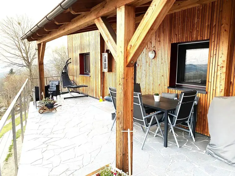 Wohntraum mit märchenhaftem Weitblick - Loggia, Terrasse und 250m² Garten!