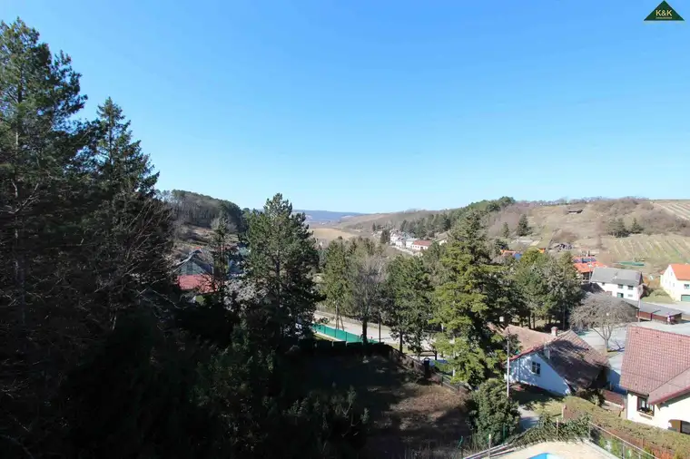 HAUS MIT 5 WEINKELLERN - UNVERBAUBARER AUSBLICK