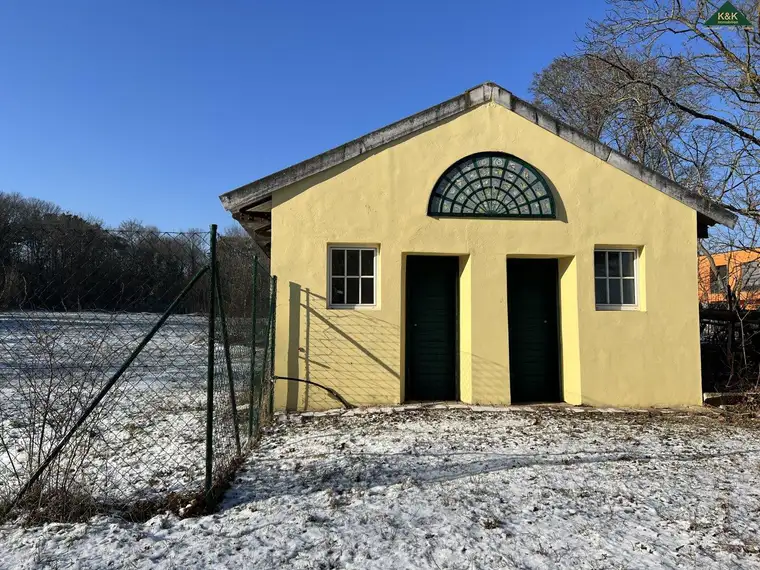 GROSSES GRÜNLAND GRUNDSTÜCK MIT BESTANDSHAUS - ANLAGE