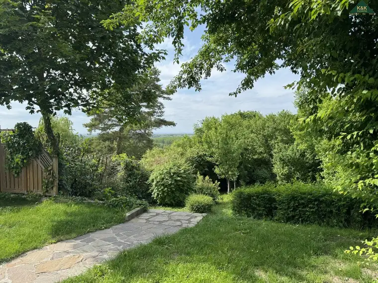 WOHNUNG MIT GROSSEM EIGENGARTEN UND TOLLEM FERNBLICK - RESERVIERT