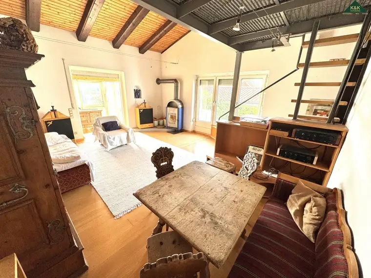 GROSSES DOMIZIL MIT EINLIEGERWOHNUNG IN GRÜNRUHELAGE MIT FERNBLICK
