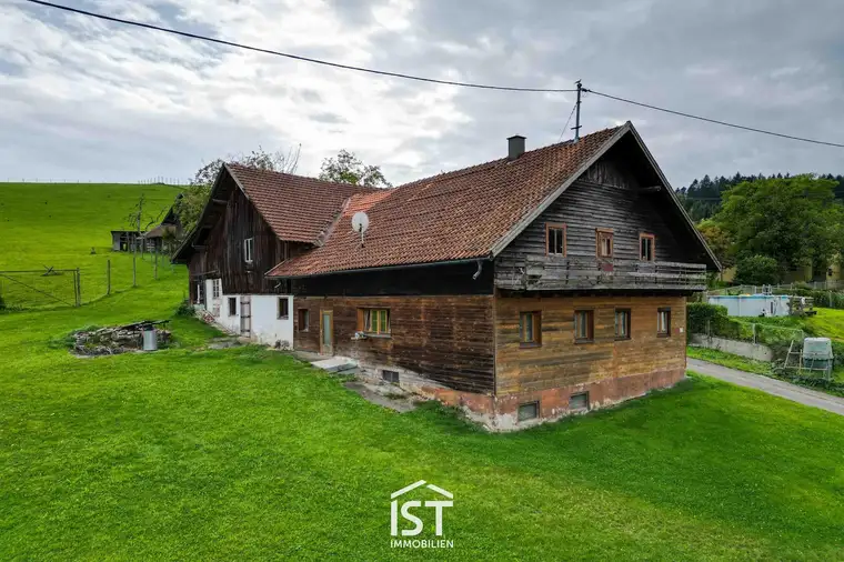 Taiskichen im Innkreis - Altes Bauernhaus mit 2 Wohneinheiten und 2,1 ha Grund