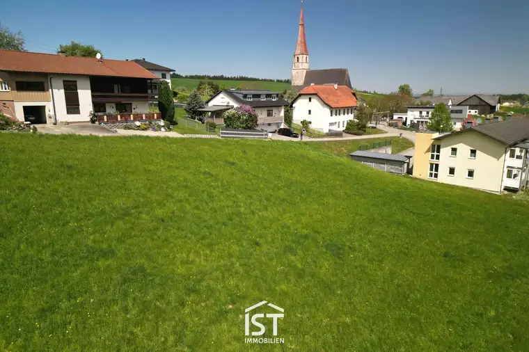 Roßbach - Großes Baugrundstück mit Hanglage