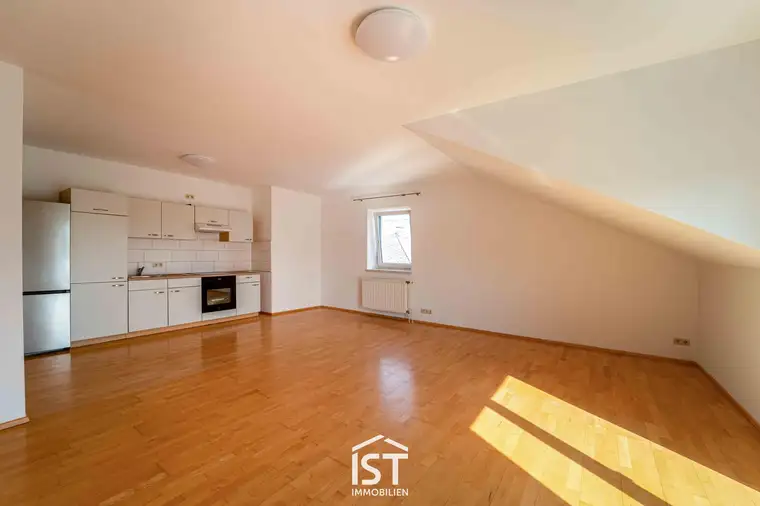 Geinberg / Moosham - Dachgeschosswohnung mit Balkon direkt beim Bahnhof