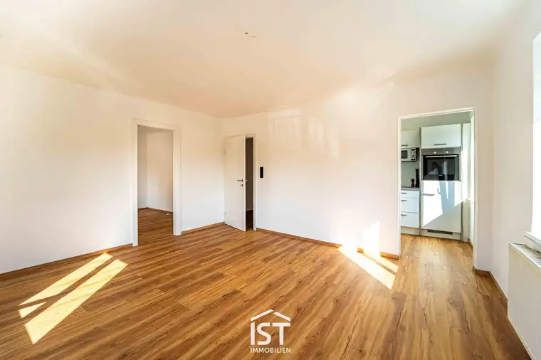 Altheim - Helle Wohnung mit neuer Einbauküche und großem Balkon