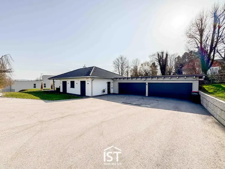 Obernberg am Inn - Barrierefrei &amp; modern: Bungalow mit Vierfachgarage