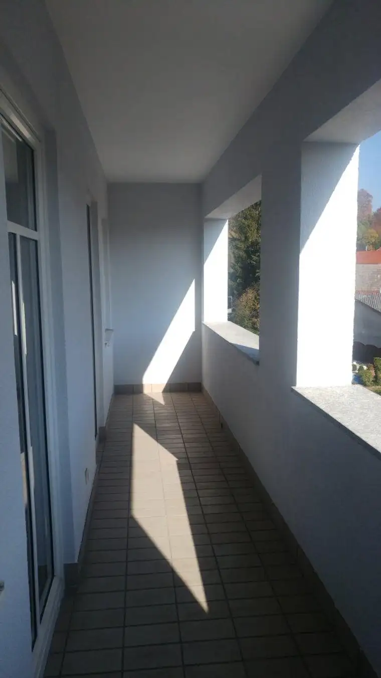 Zentral gelegene, helle 3- Zimmer-Wohnung mit Loggia in Lambach