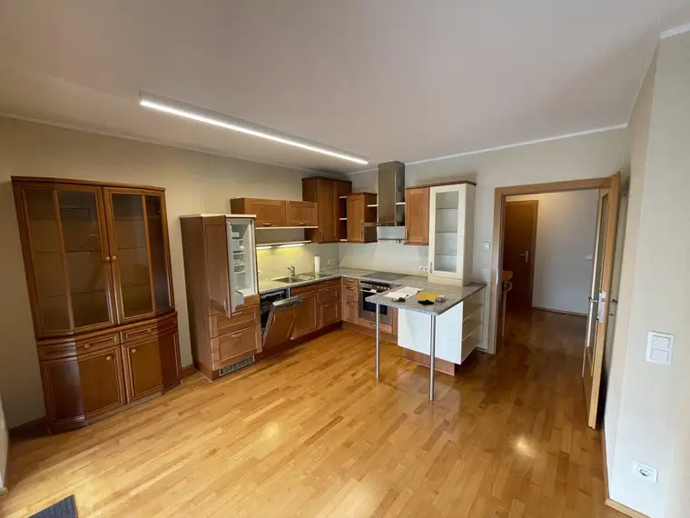 3-Zimmer-Wohnung mit möblierter Küche, Terrasse und Garagenparkplatz in beliebter Wohngegend Schärding