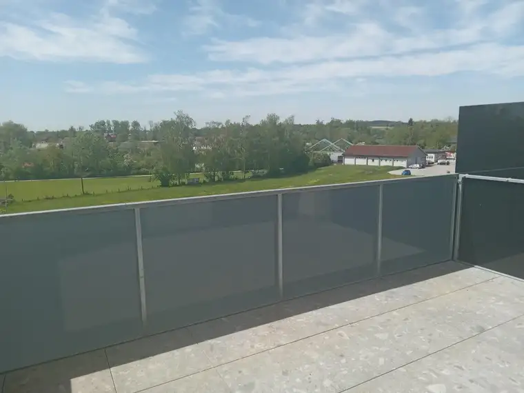 Top 11: modern ausgestattete 3-Zimmer Mietwohnung mit großzügigem Balkon und hochwertig möblierter Küche