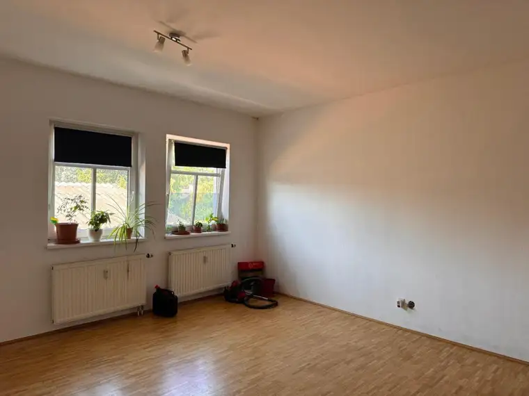 Zentral gelegene, gemütliche 2- Zimmer-Wohnung mit möblierter Küche in Lambach