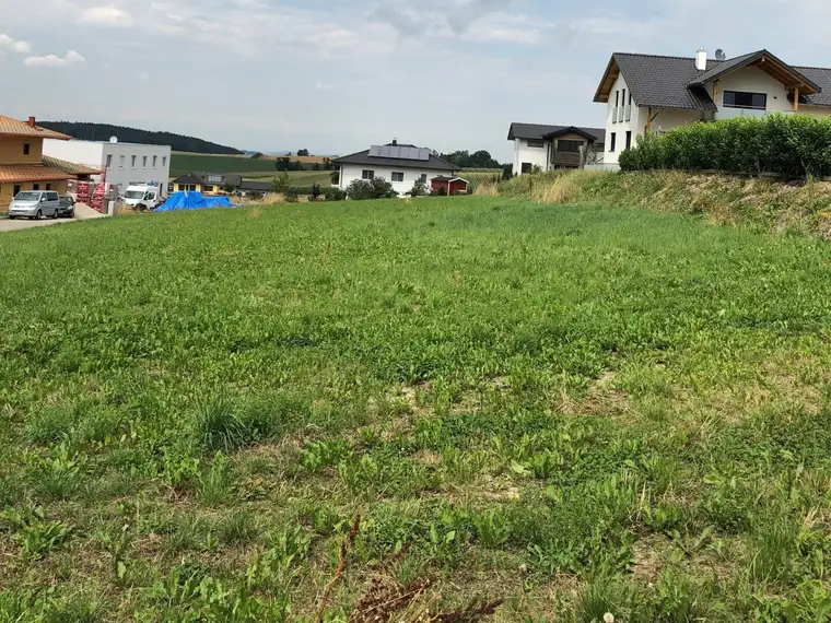 Pattigham - sonniges Baugrundstück mit schönem Ausblick!