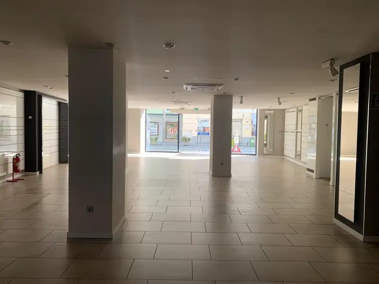 Exklusiver Einzelhandelsraum in bester Lage - 269 m² vollsaniert mit modernen Annehmlichkeiten