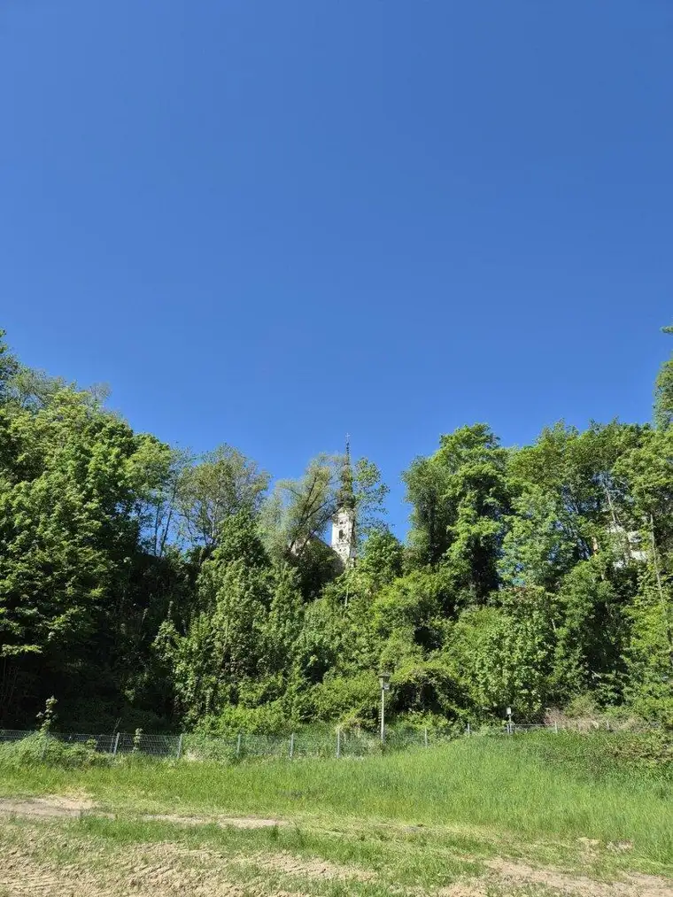 Erstbezug: Traumhafte Maisonette-Wohnung mit überdachtem Balkon und Doppelcarport