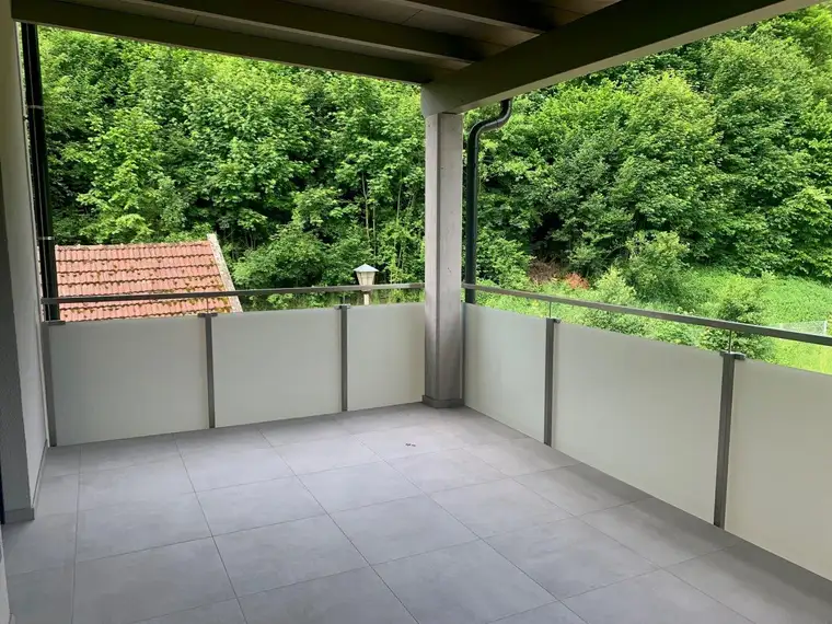Erstbezug: Traumhafte Maisonette-Wohnung mit überdachtem Balkon und Doppelcarport