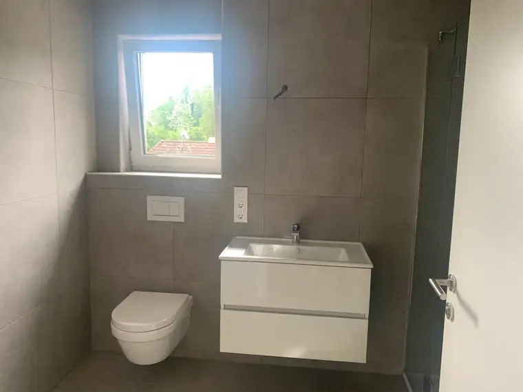 Erstbezug: exklusive Maisonette-Wohnung mit großzügigem Balkon in Grünlage