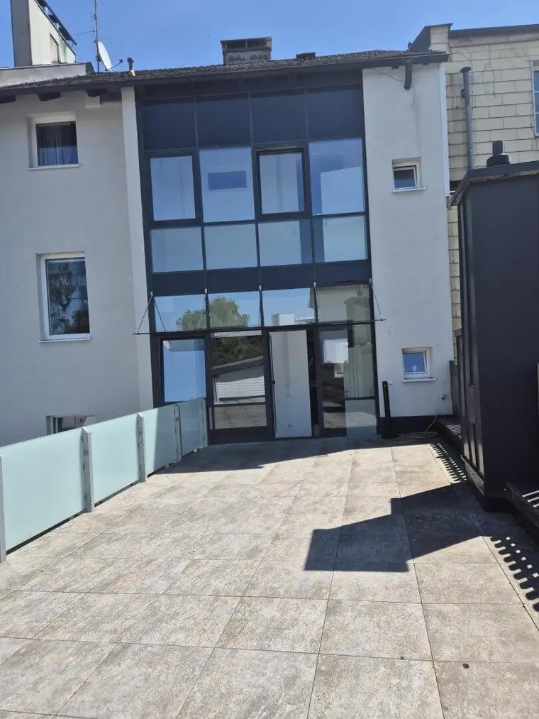Klimatisierte topmodern ausgestattete Büro-/Praxisflächen im Zentrum von Ried im Innkreis