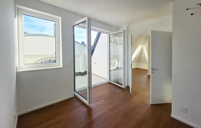 Traumhafte Dachterrassenwohnung mit Altbauflair - Erstbezug!