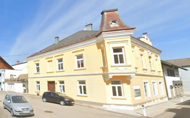 freundliche 3-Zimmer Wohnung mit möblierter Küche und Terrasse