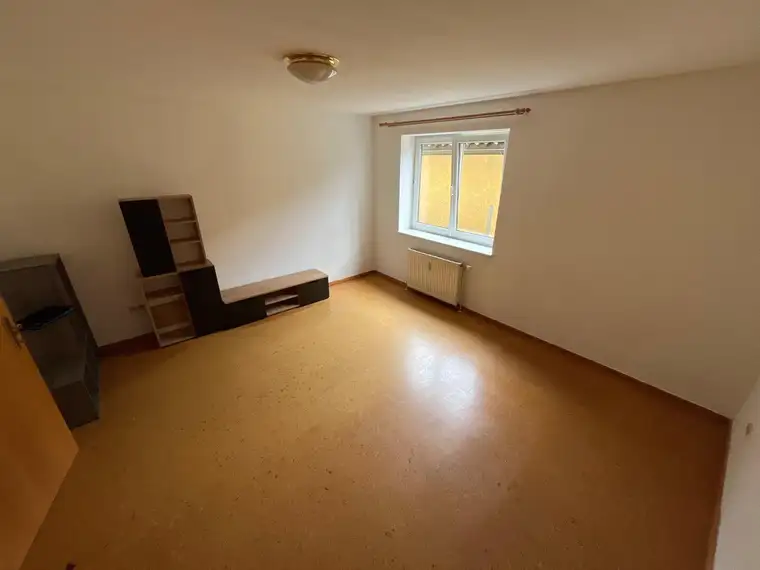 1,5-Zimmerwohnung mit Einbauküche.
