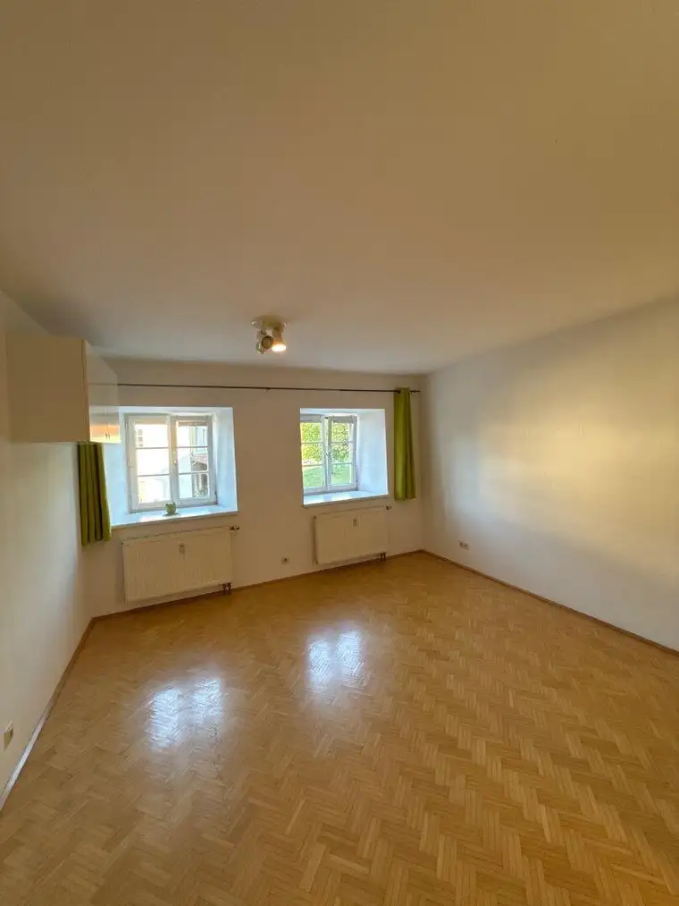 Heimelige 2-Zimmer-Wohnung mit möblierter Küche im Zentrum von Lohnsburg