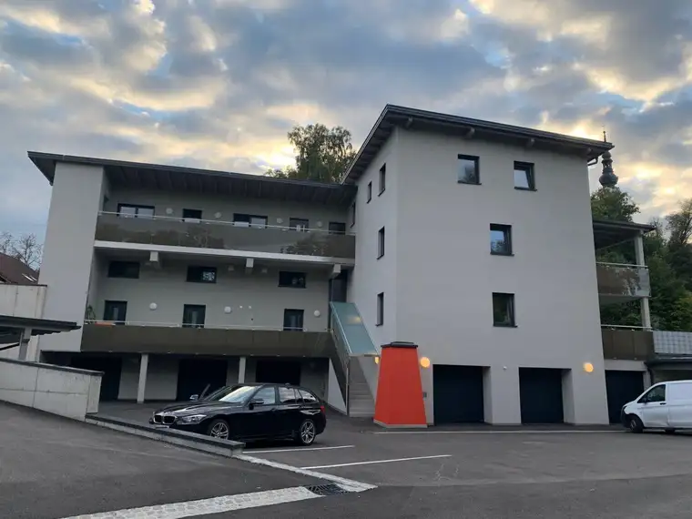 Gut vermietete Erstbezugs-Maisonettewohnung mit überdachter Terrasse und Garage