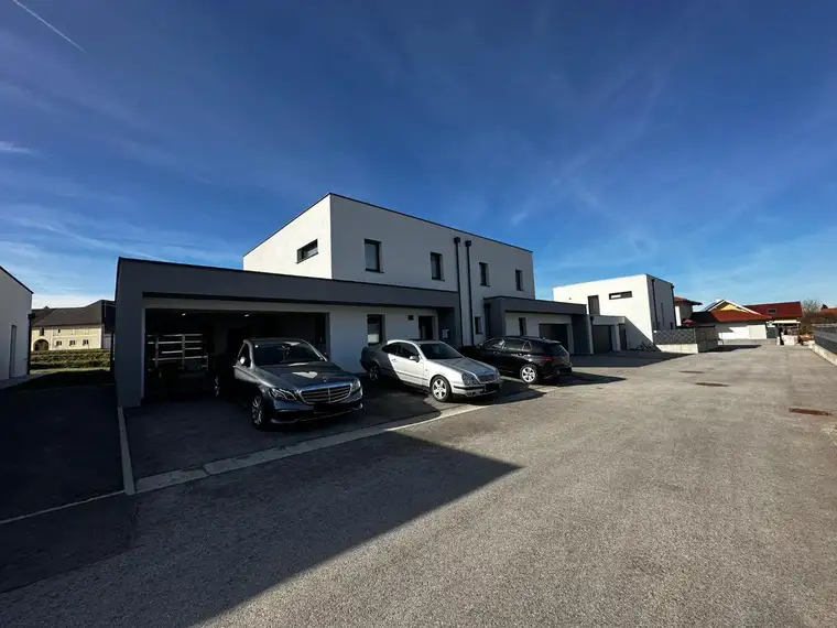 Vollmöblierte Doppelhaushälfte in ruhiger Lage