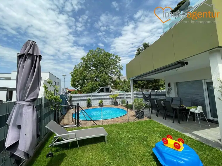Family-Feeling trifft Wohnkomfort! Neuwertig, modern, familienfreundliche Gartenwohnung mit Pool zum Verlieben!